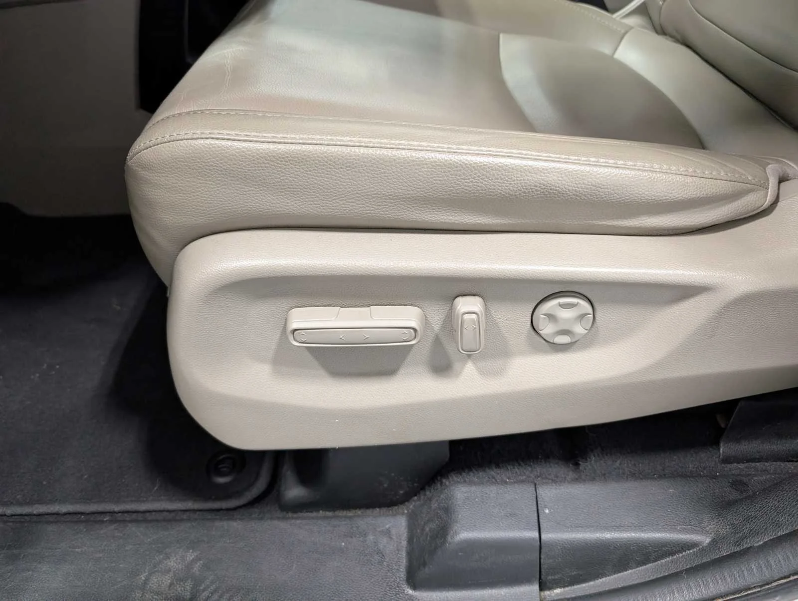 Used 2019 White Diamond Pearl Honda EX-L image 40