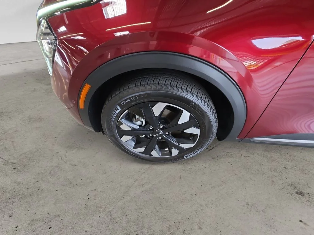 Used 2023 Red Kia X-Line Prestige image 9
