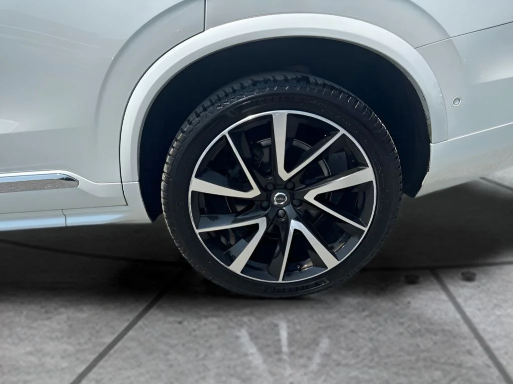 Used 2019 White Volvo T6 Inscription image 26