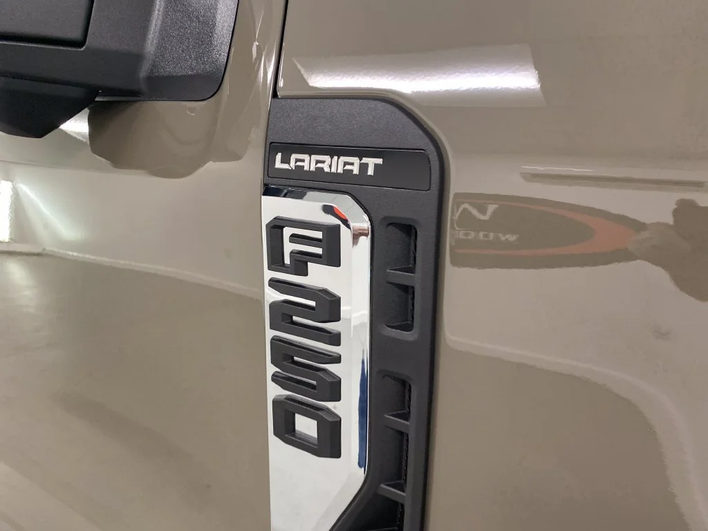 New 2027 Gray Ford Lariat image 7