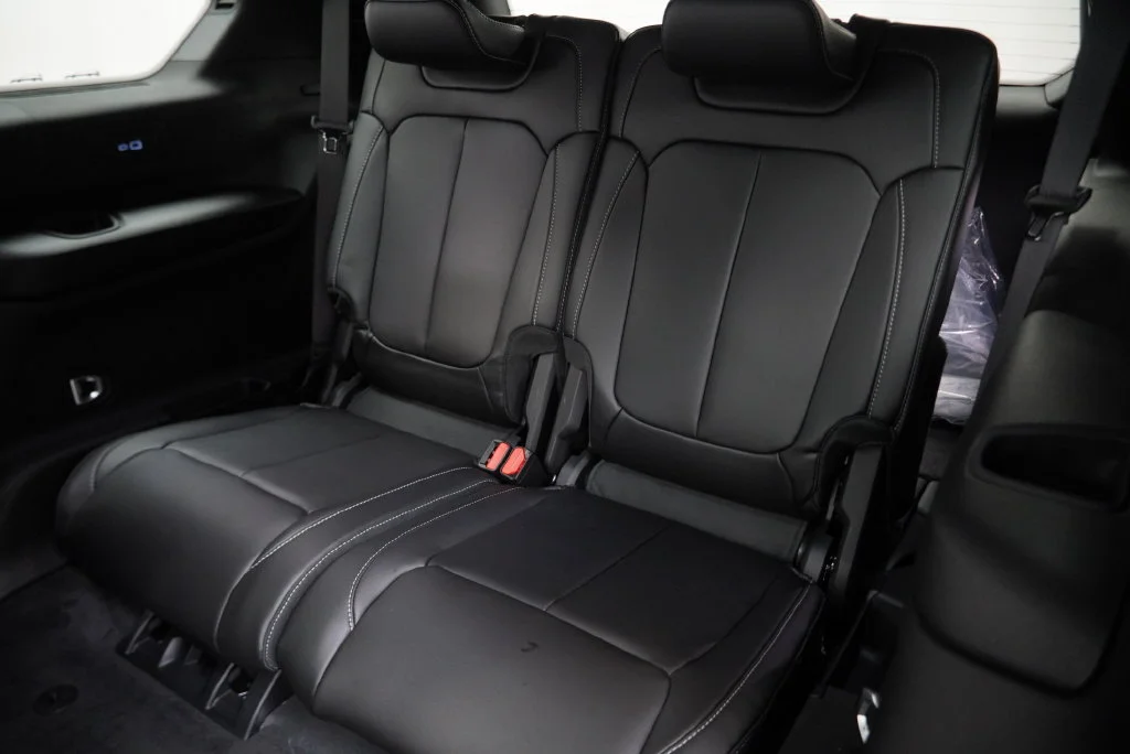 New 2027 High-Gloss Black Paint Jeep Limited image 20