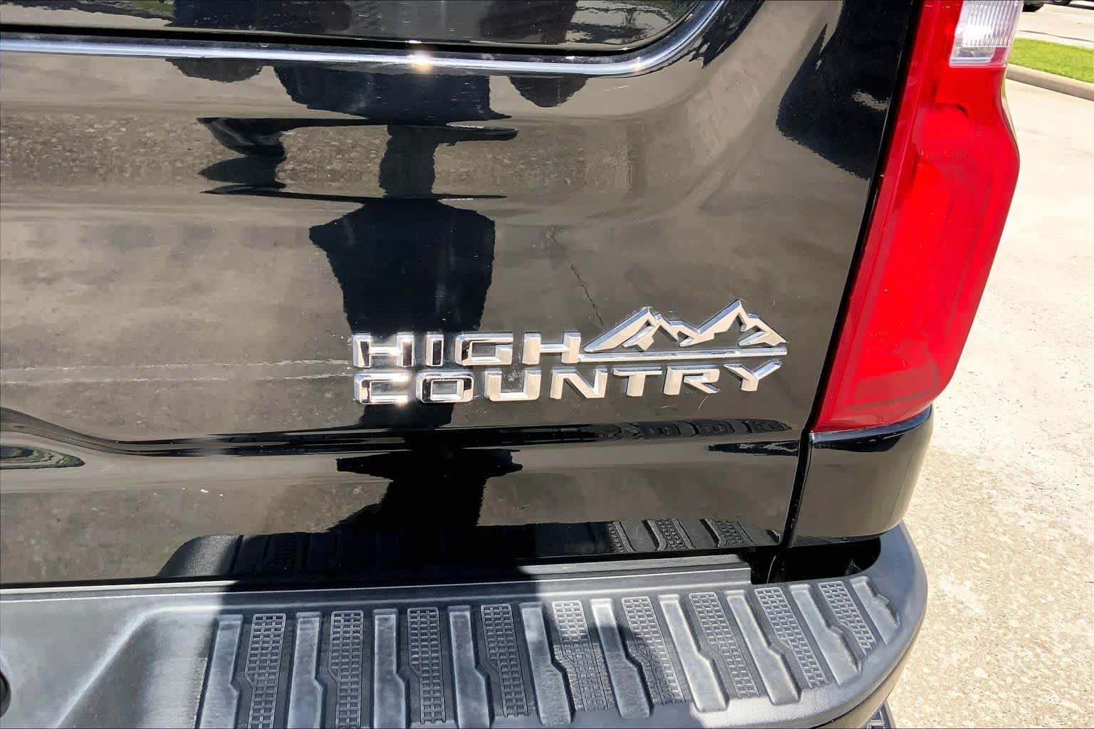 Used 2022 Black Chevrolet High Country image 19