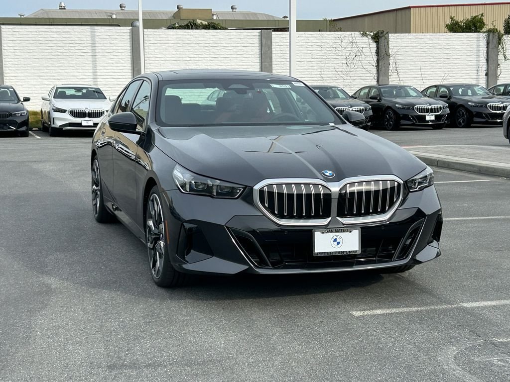 New 2026 Dark Graphite Metallic BMW 530i image 7
