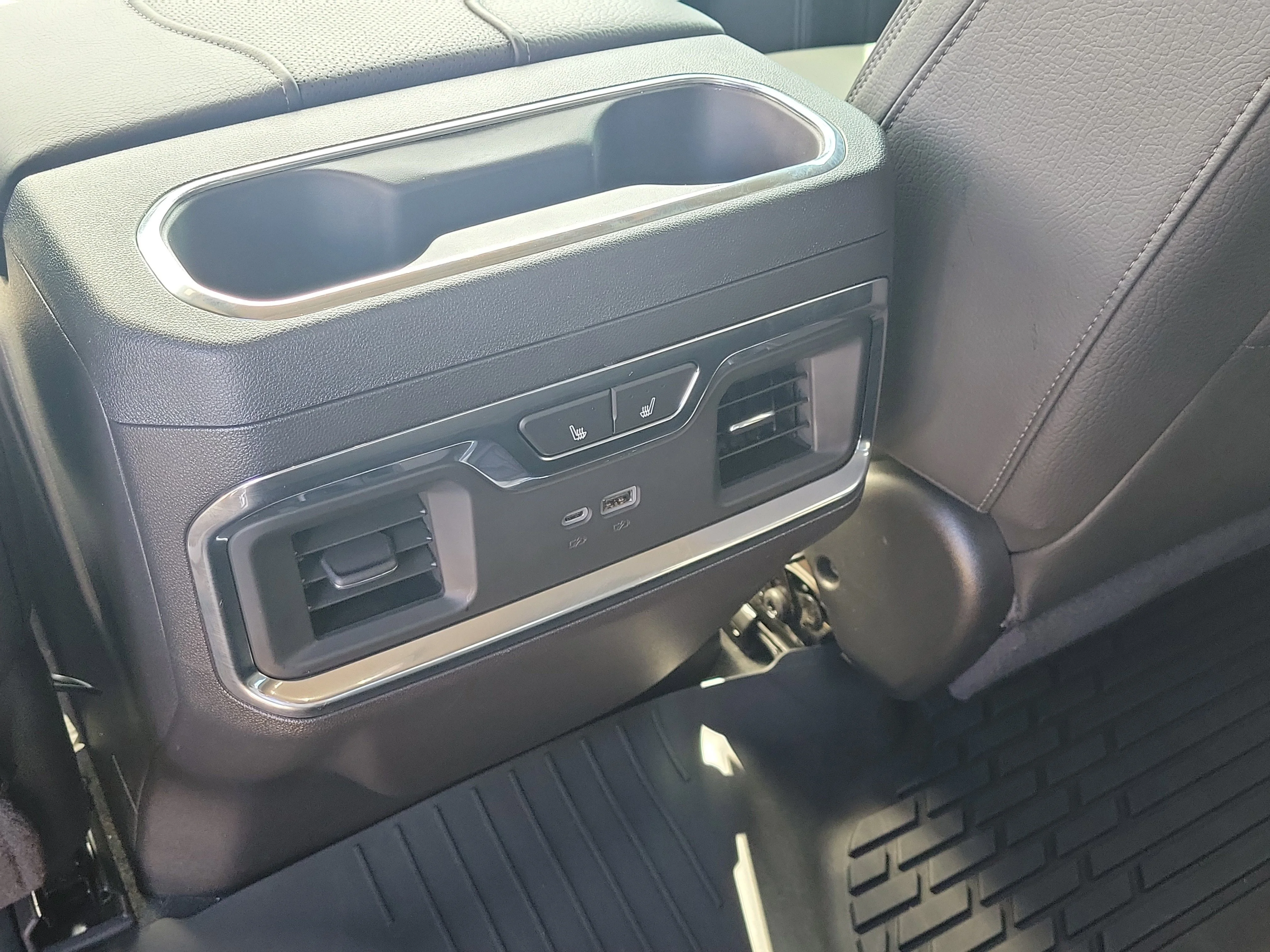 Used 2024 White Frost Tricoat GMC Denali image 15