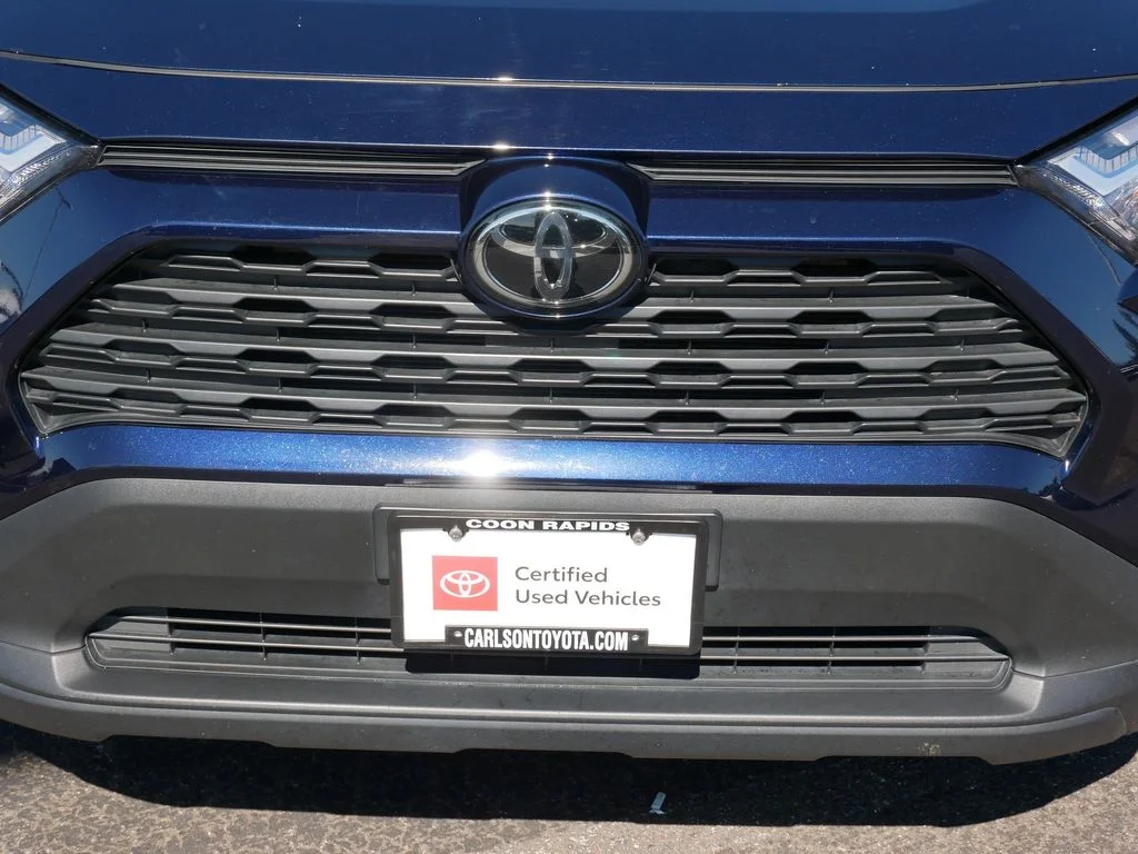 Certified Used 2025  Toyota XLE image 9