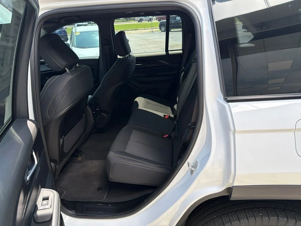 Used 2025 White Jeep Laredo image 15