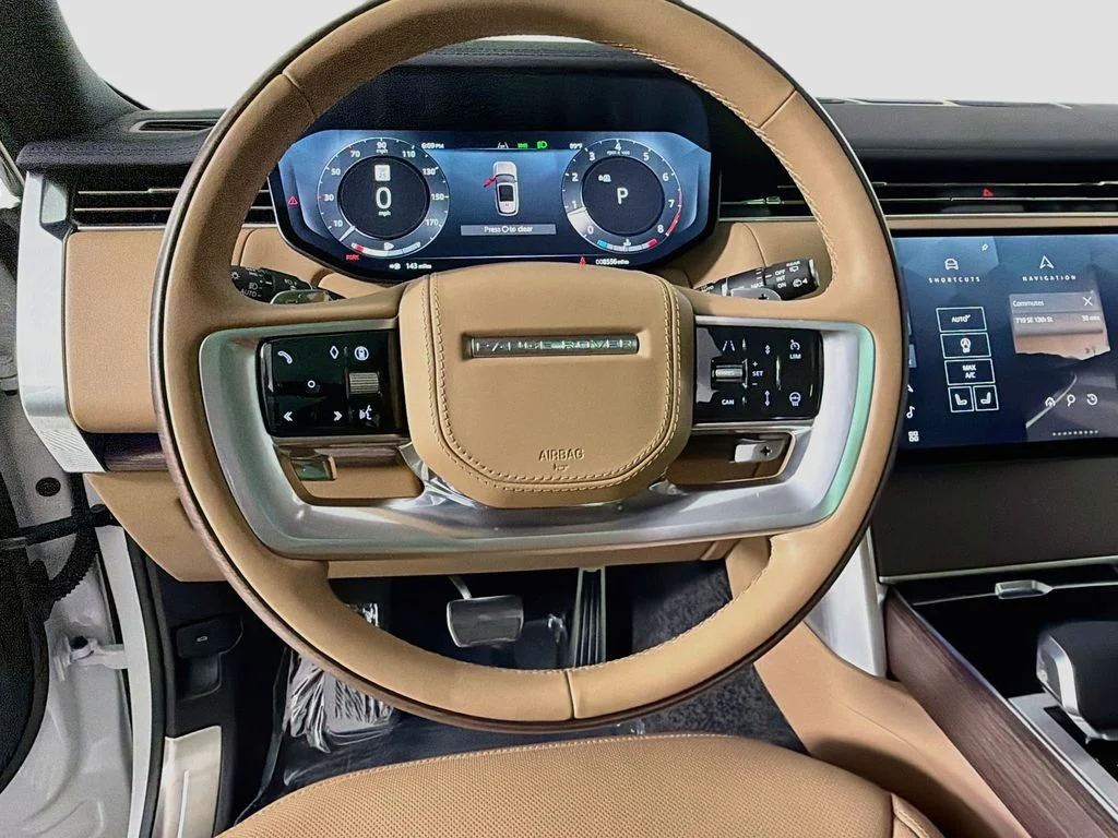 Used 2025 White Land Rover SE image 11