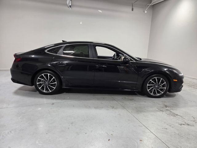 Used 2020 Black Hyundai Limited image 12