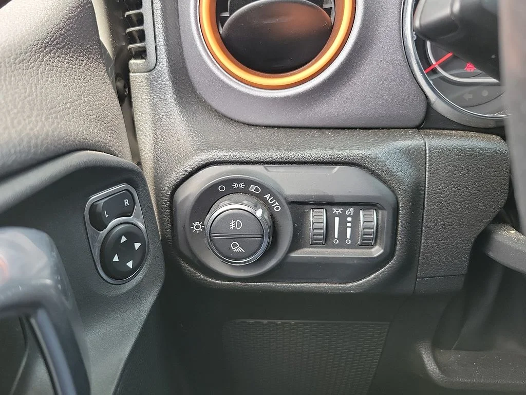 Used 2022 Sting Gray Clearcoat Jeep Mojave image 13