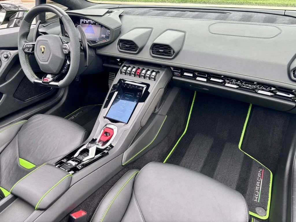 Used 2021 Verde Mantis Pearl Lamborghini  image 23