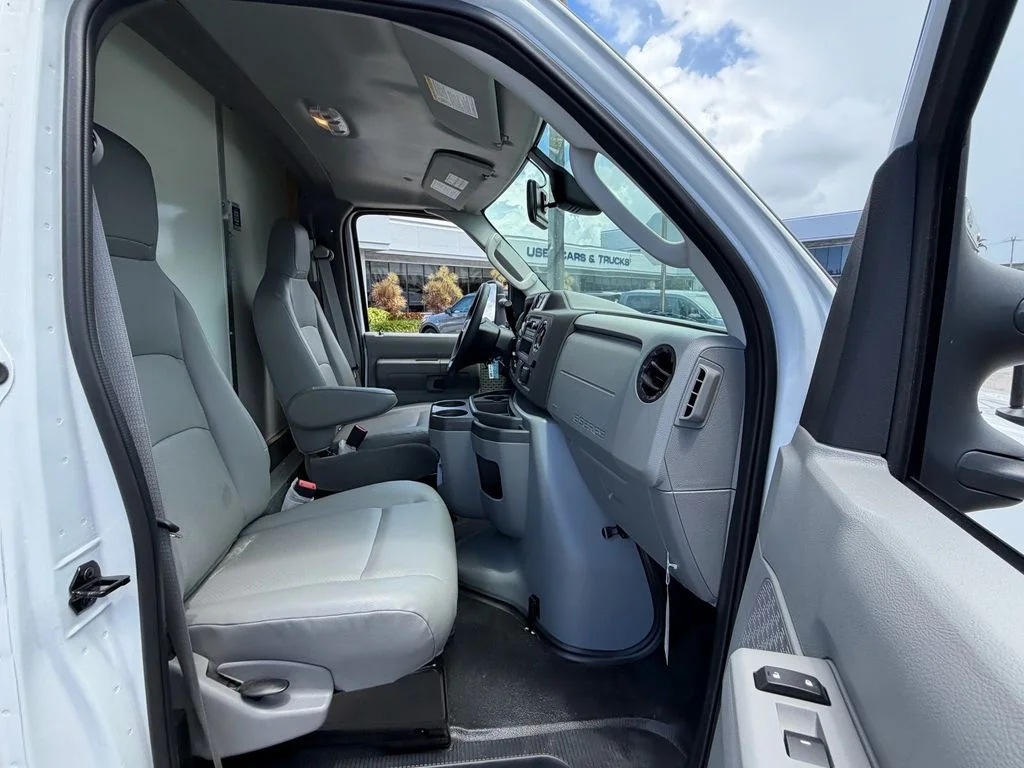 New 2026 Oxford White Ford E-350 SRW image 8