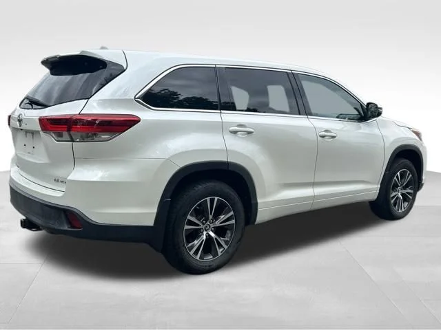 Used 2018 White Toyota LE Plus image 5