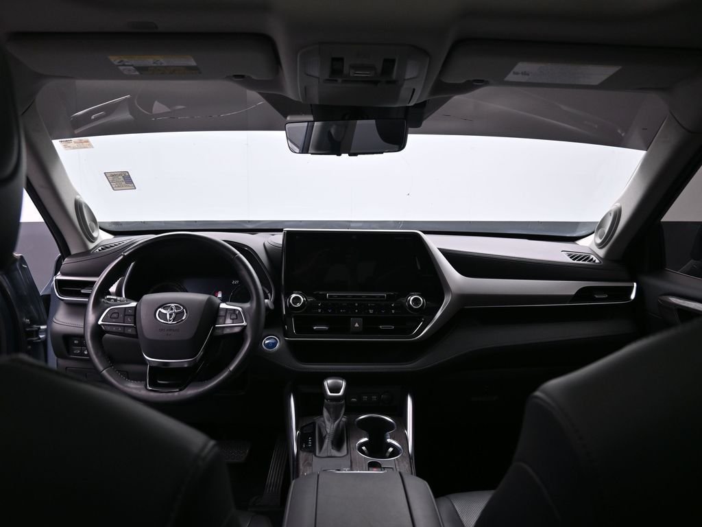 Used 2020  Toyota Platinum image 28