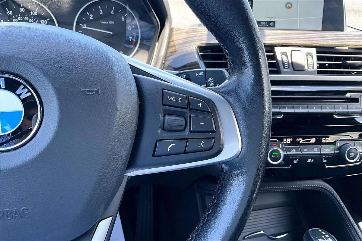Used 2018 Green BMW xDrive28i image 12