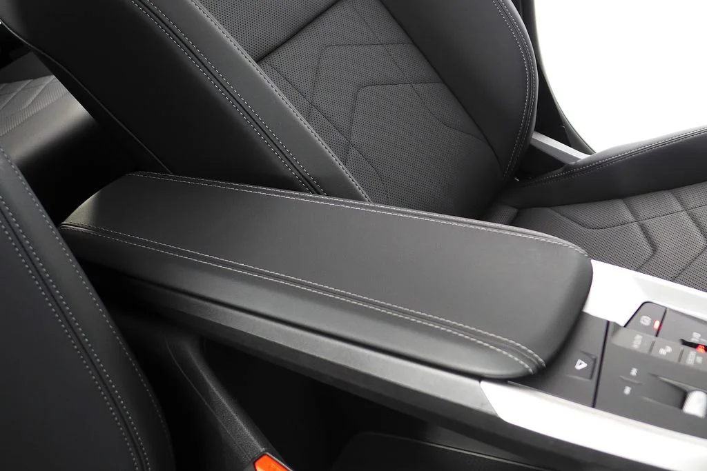 Used 2025  BMW xDrive28i image 16
