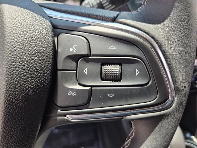 Used 2023 Blue Buick Select image 10