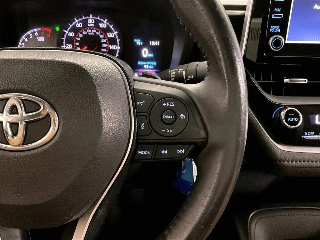 Used 2020 Blue Toyota SE image 23
