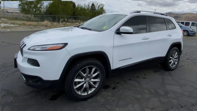 Used 2018 Bright White Clearcoat Jeep Limited image 4