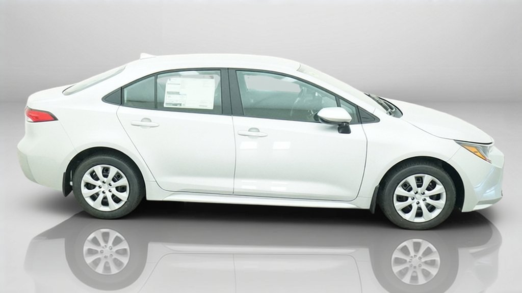 New 2027 Classic Silver Metallic Toyota LE image 7