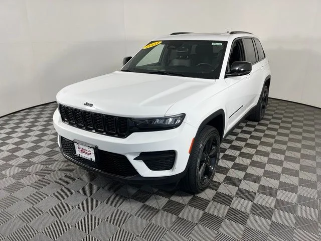 Used 2023 White Jeep Altitude X image 3