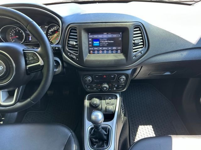 Used 2018 Billet Silver Metallic Clearcoat Jeep Latitude image 30