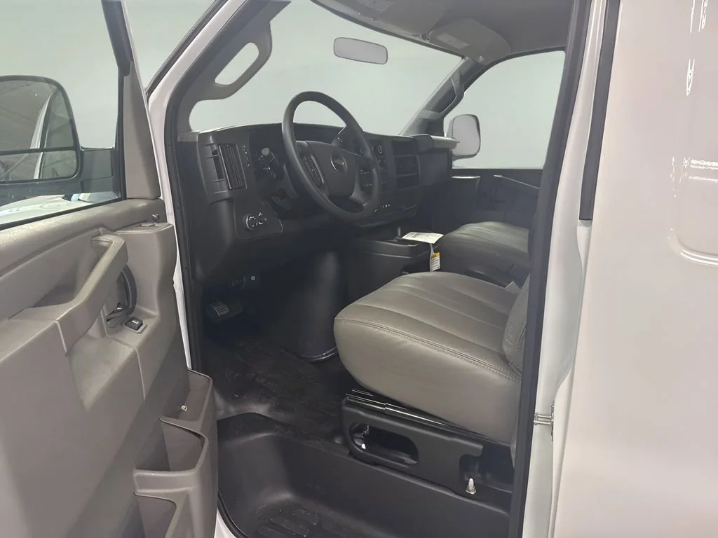 2025 Chevrolet Express Cargo Work Van - Photo 13