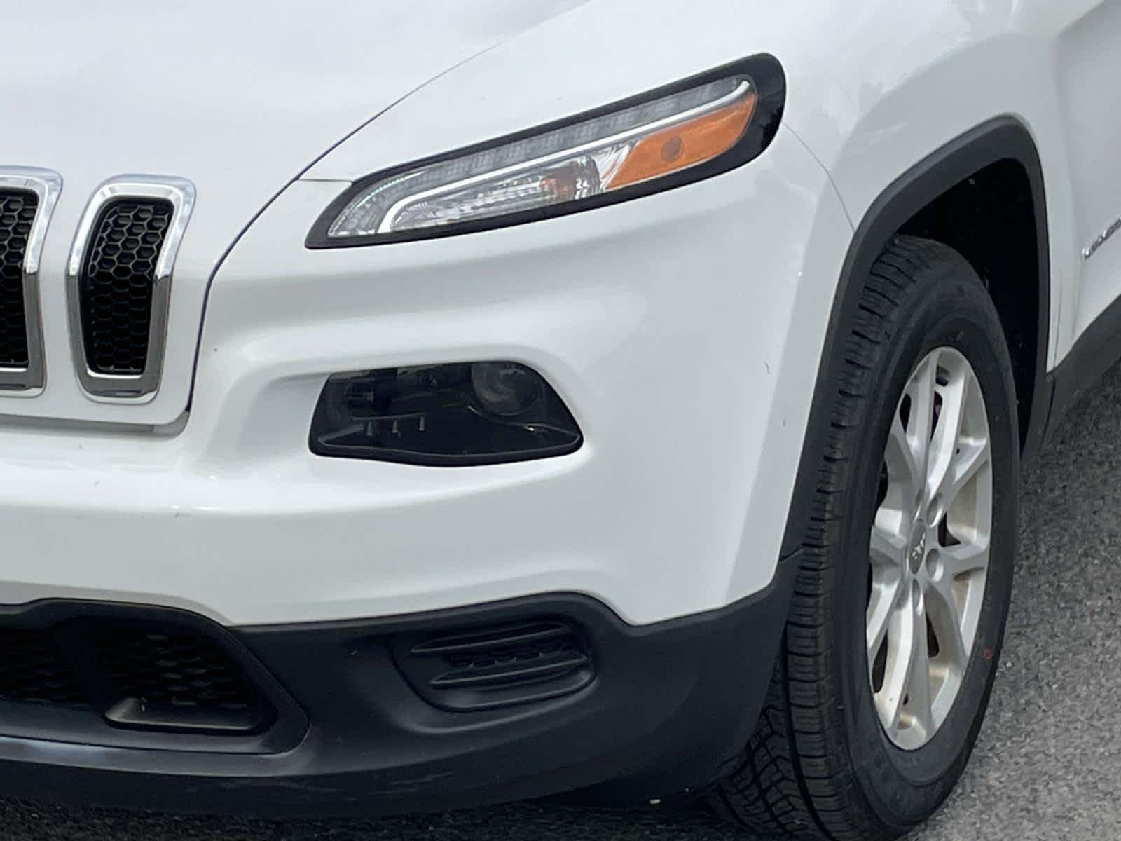 Used 2016 Bright White Clearcoat Jeep Sport image 22