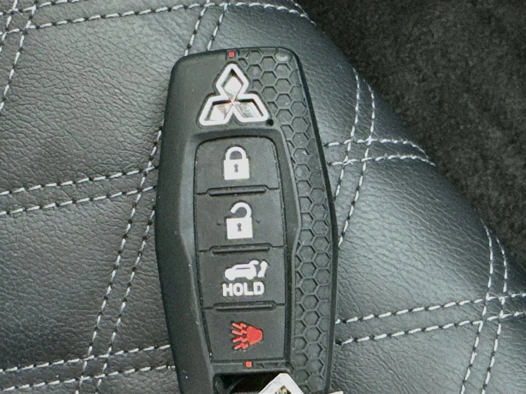 Used 2025 Labrador Black Pearl Mitsubishi SEL image 39