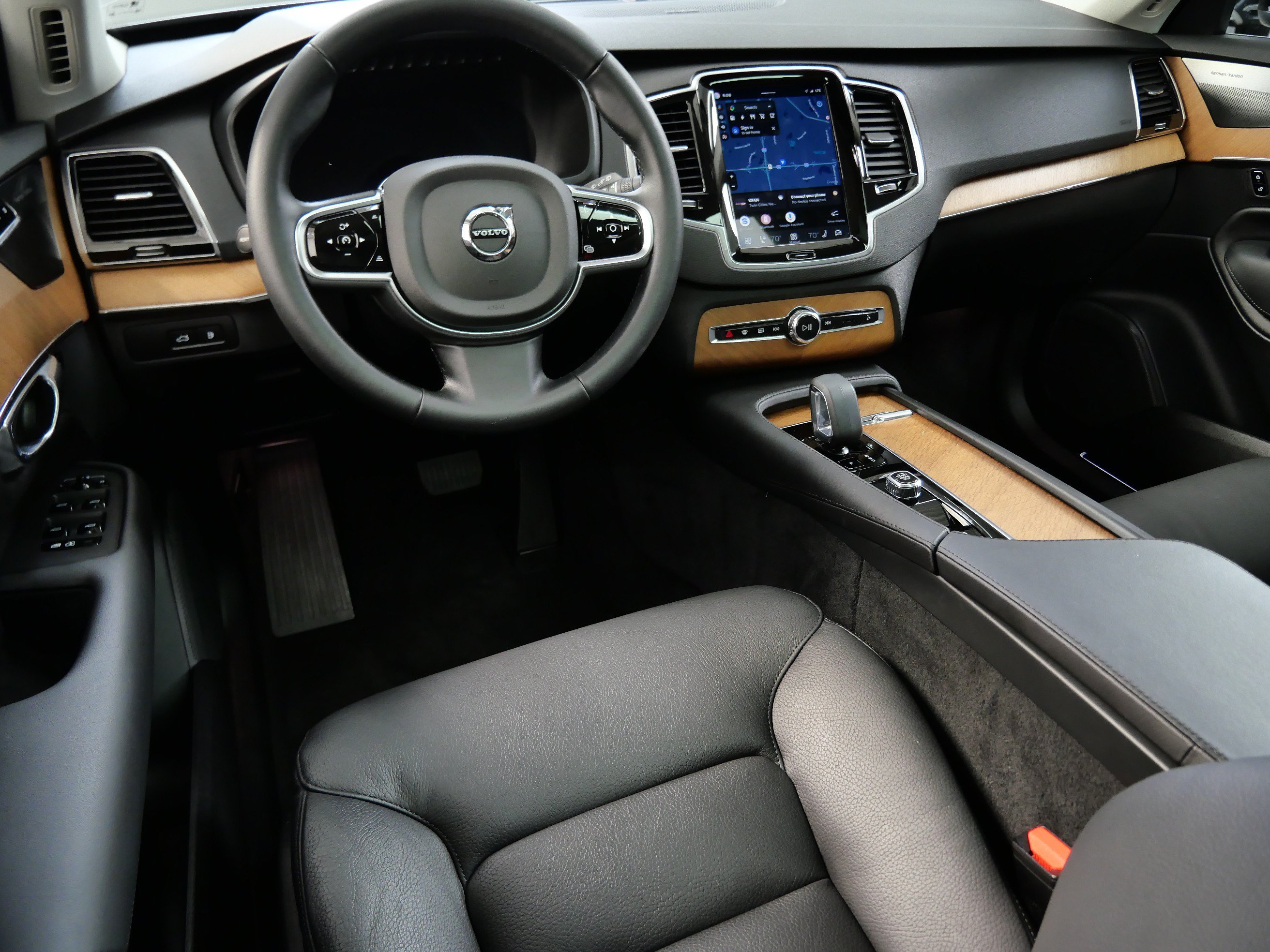 Used 2024 Volvo XC90 Plus with VIN YV4H60LE1R1250036 for sale in Minnetonka, Minnesota