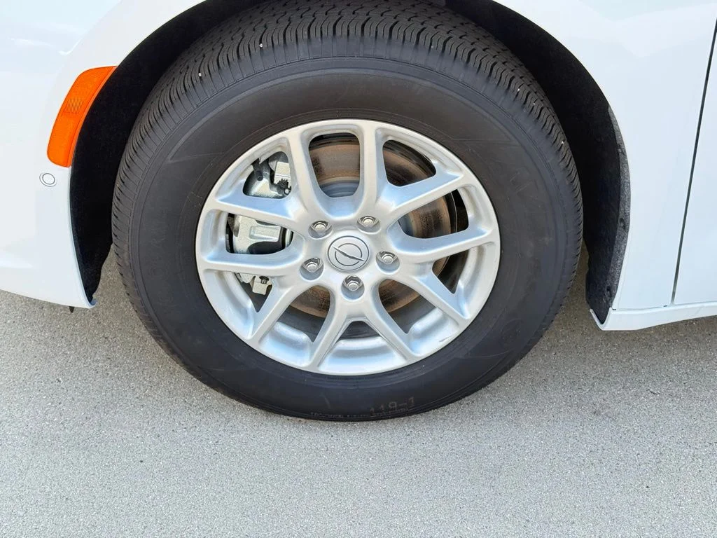 2025 Chrysler Pacifica Select - Photo 12
