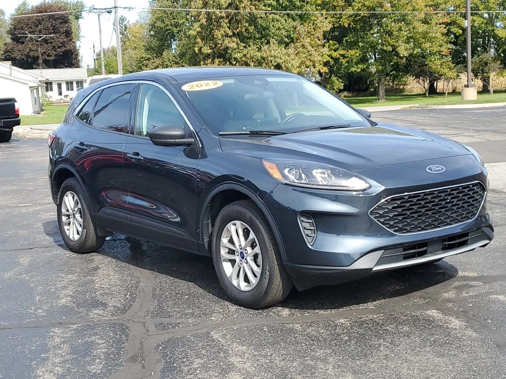 Used 2022 Ford Escape SE with VIN 1FMCU9G61NUC03460 for sale in Millington, MI