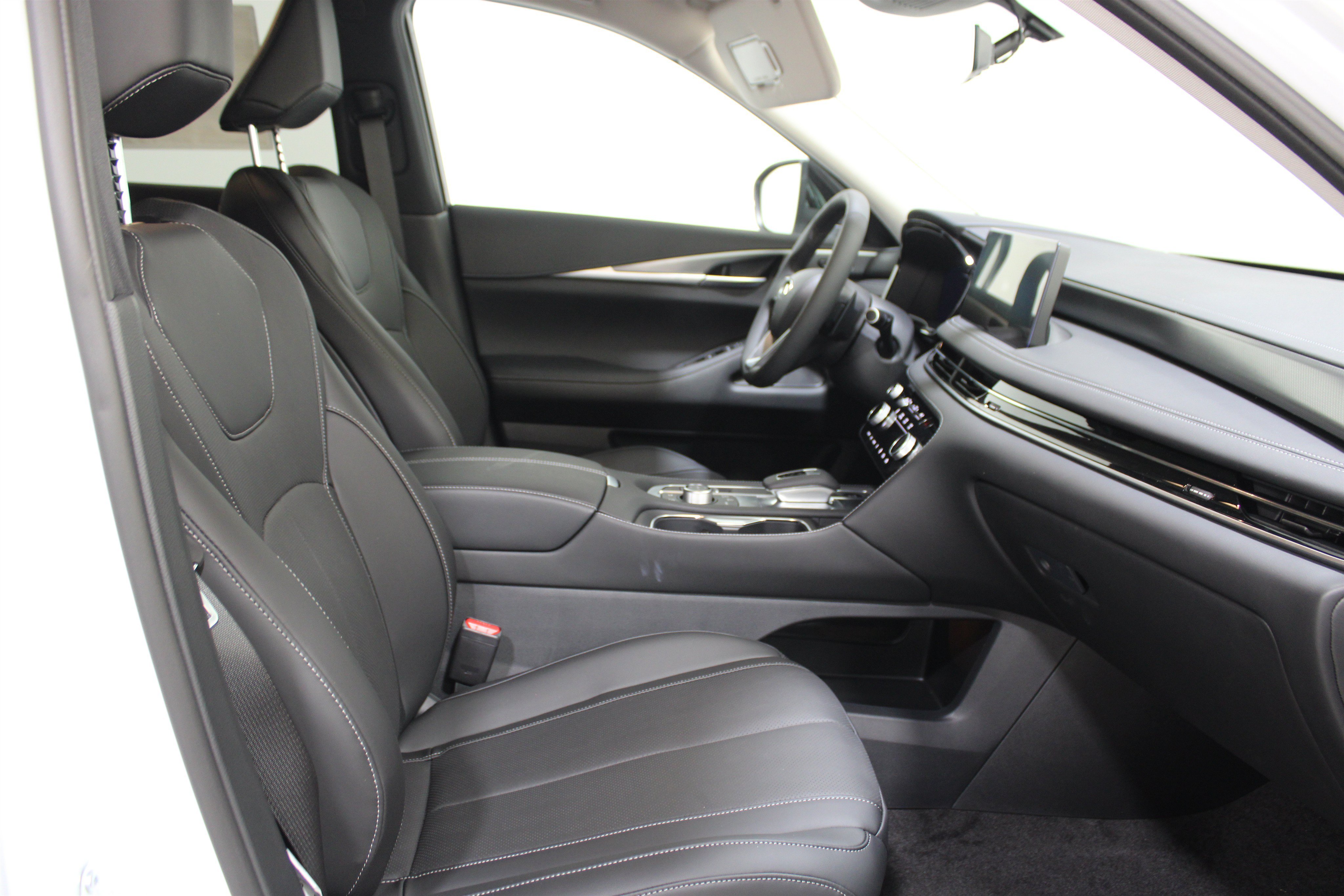 Used 2026 Radiant White INFINITI PURE image 27