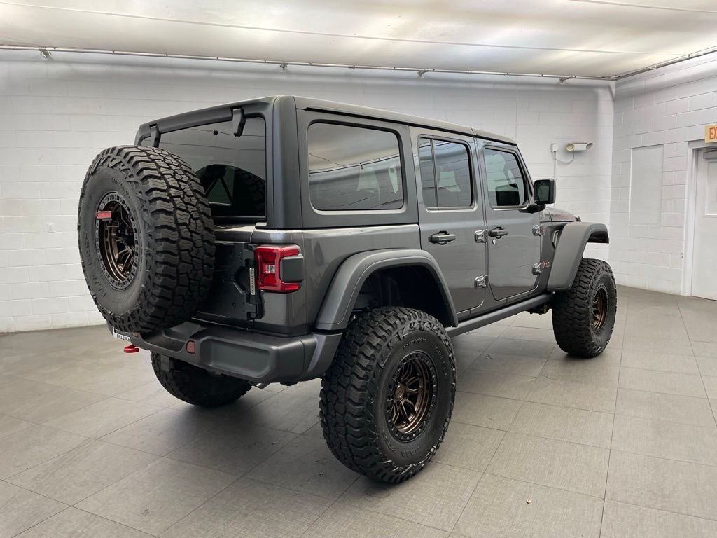 New 2026 Granite Crystal Metallic Clear-Coat Exterior Paint Jeep Rubicon image 4