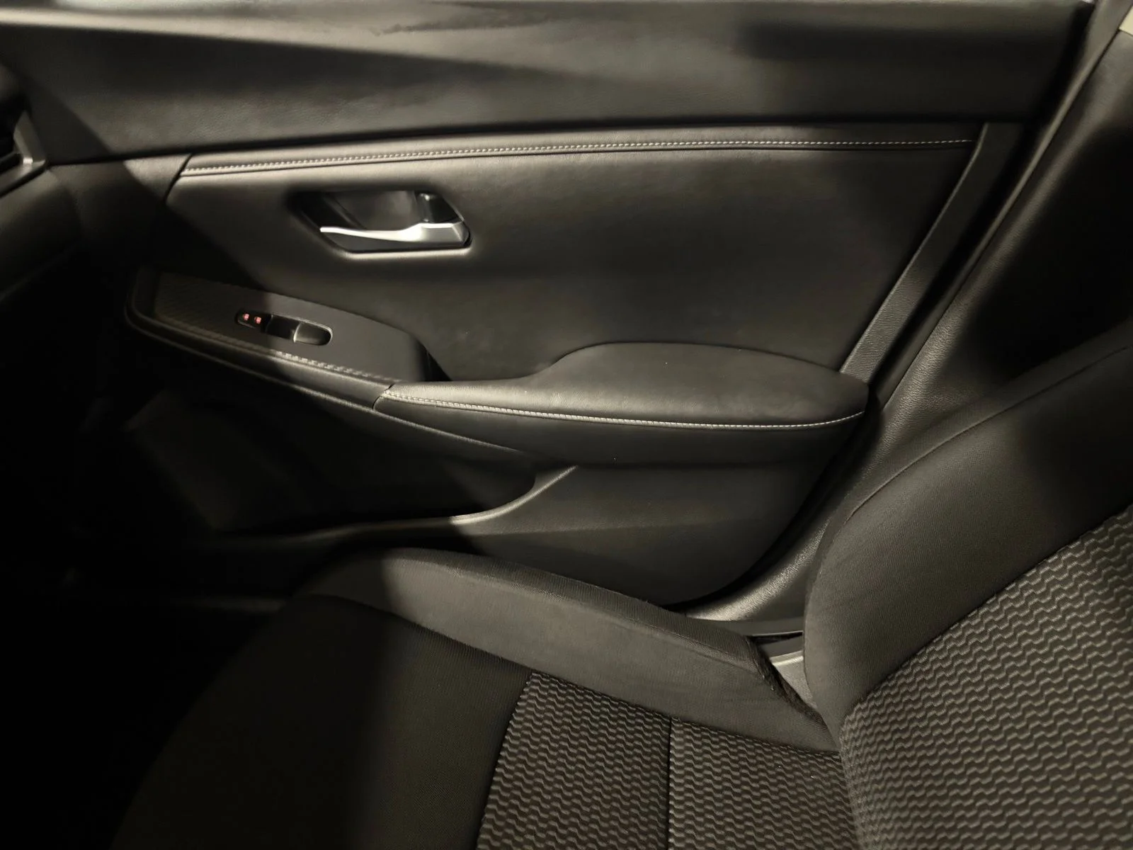 Used 2023 Silver Nissan S image 15