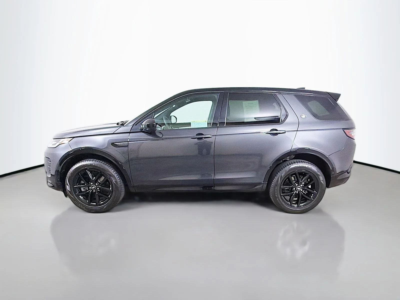 Used 2025 Carpathian Gray Premium Metallic Land Rover SE image 2