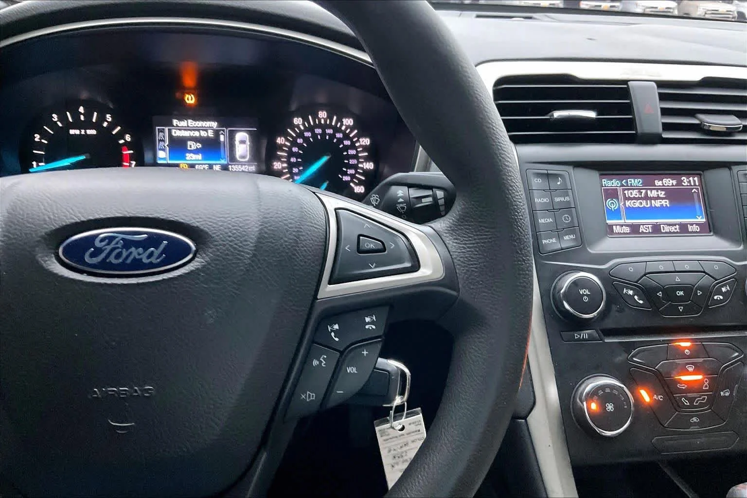 Used 2014 Oxford White Ford SE image 23