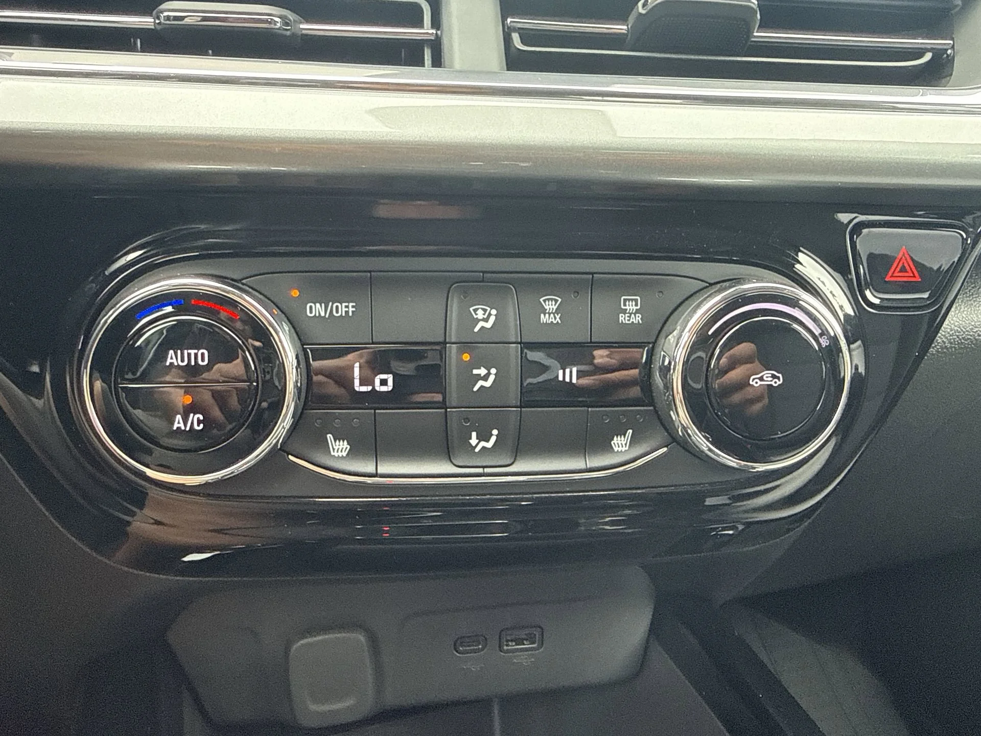 2025 Chevrolet Trax LT - Photo 18