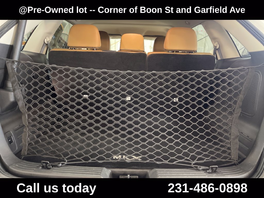 Used 2011  Lincoln Base image 22