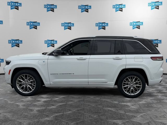 Used 2022 White Jeep Summit 4xe image 3