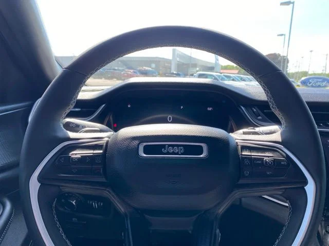 Used 2025 White Jeep Altitude X image 15