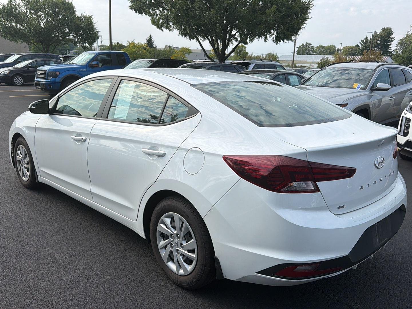 Used 2020 Quartz White Pearl Hyundai SE image 4