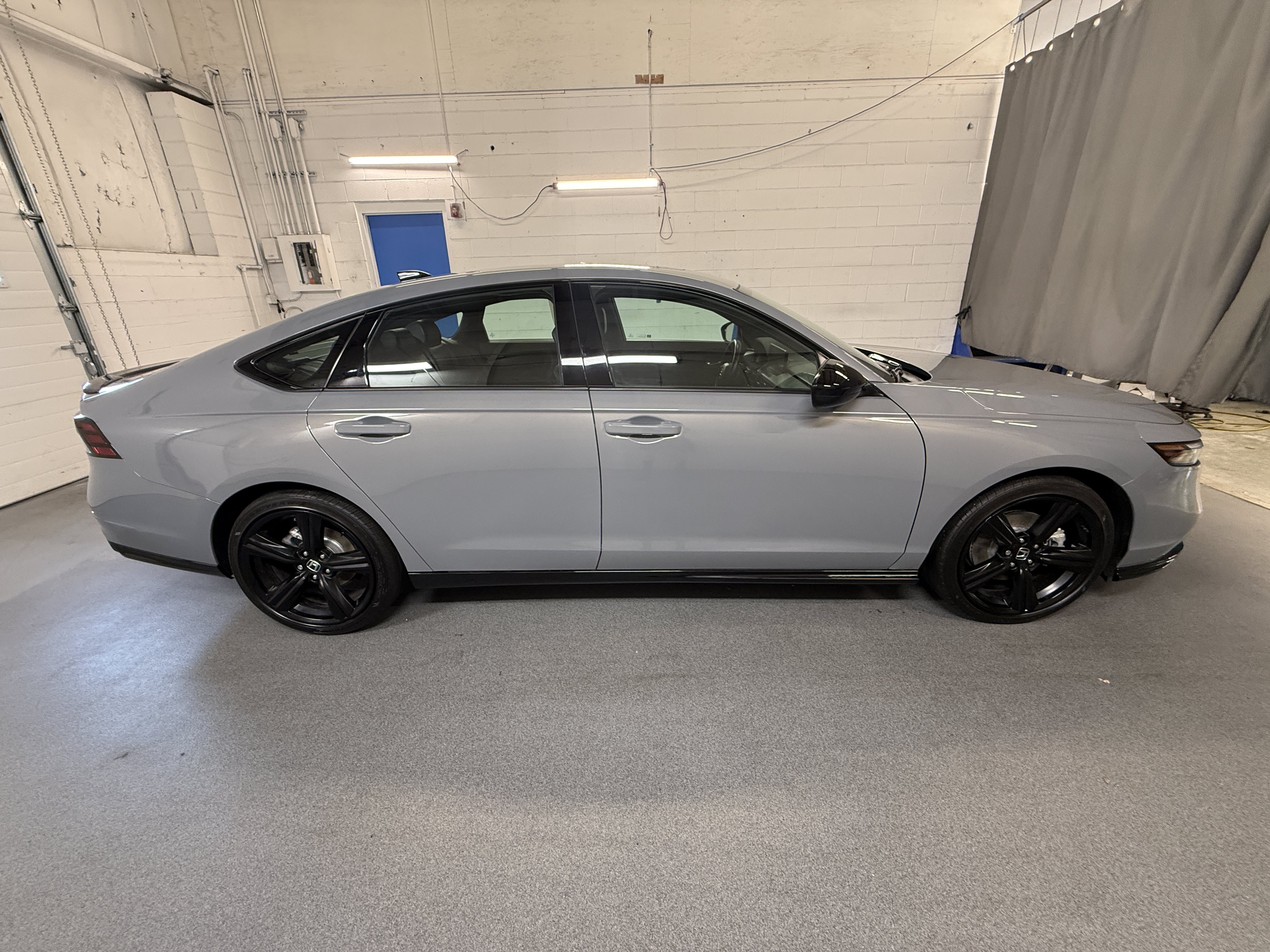 Certified Used 2025 Urban Gray Pearl Honda Sport-L image 10