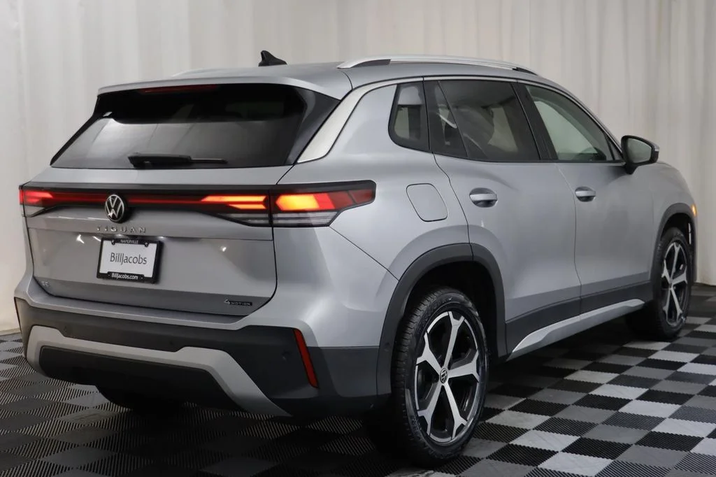 2026 Volkswagen Tiguan SE - Photo 17