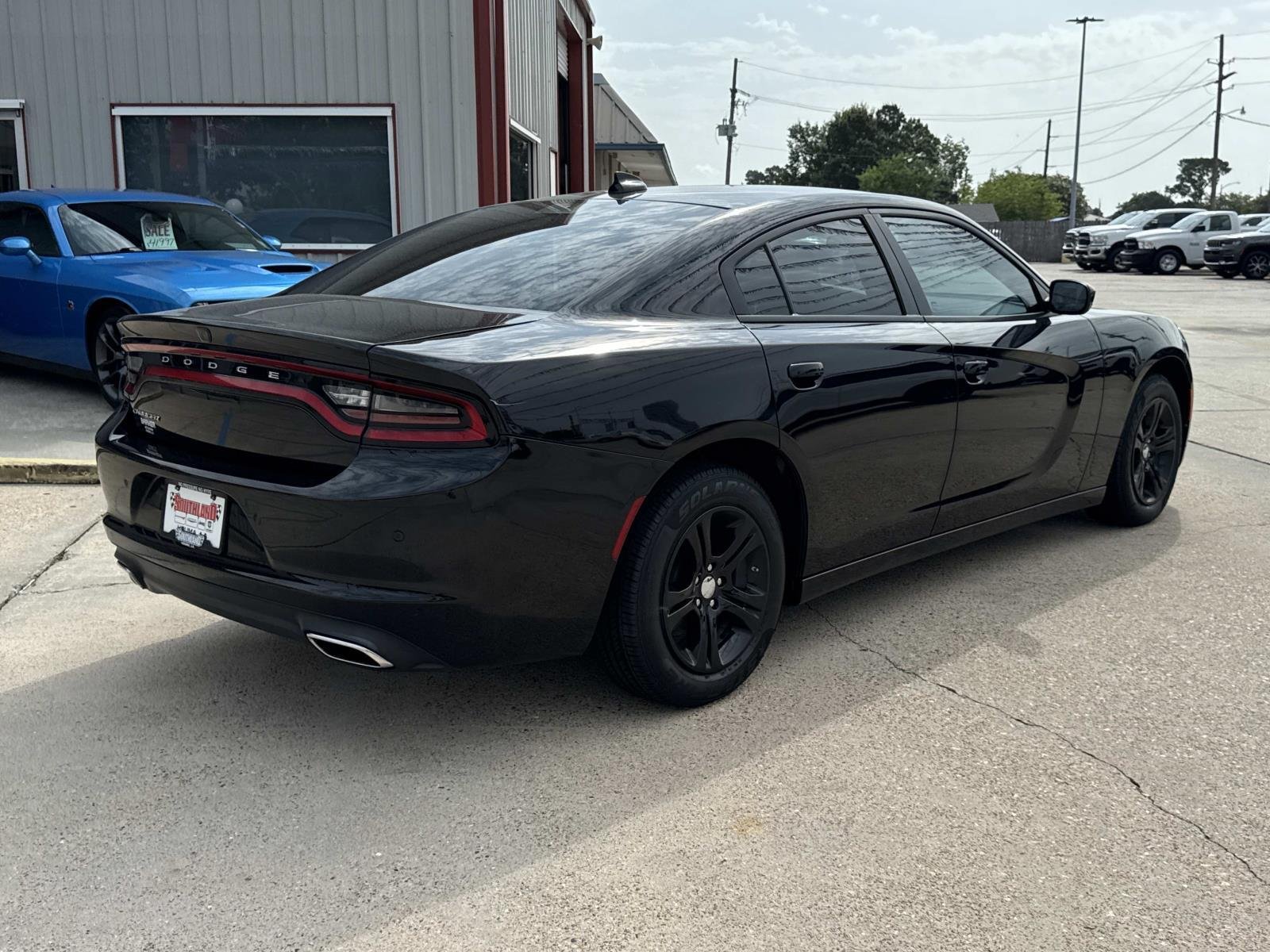 Used 2023 Pitch Black Clearcoat Dodge SXT image 7