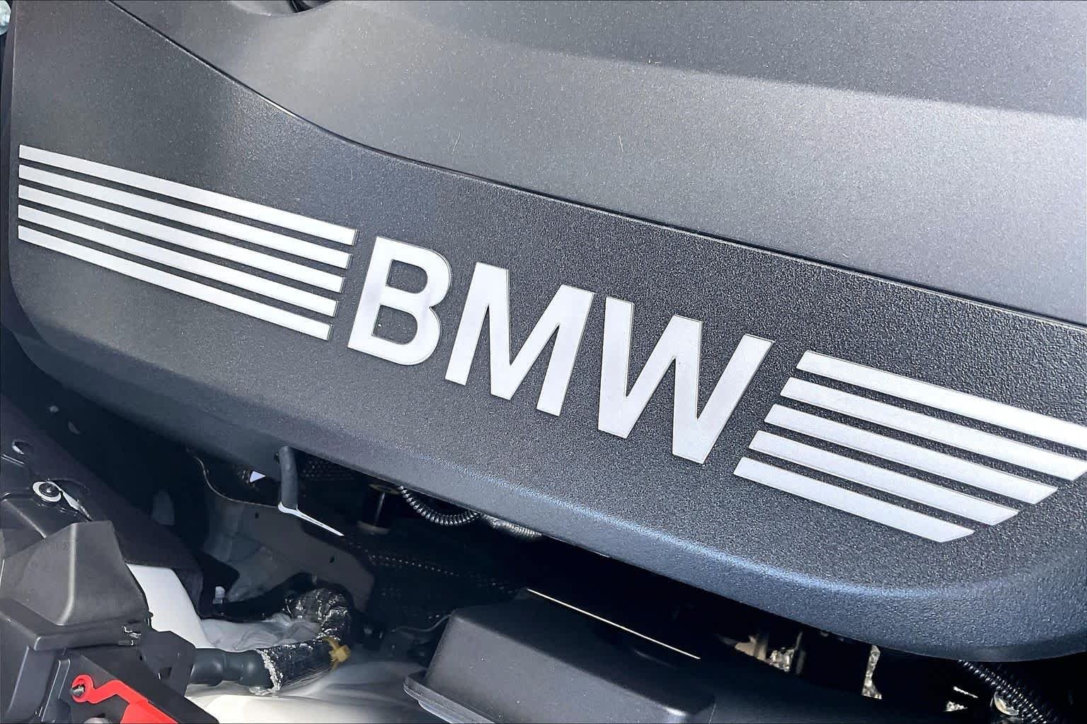 New 2026 Mineral White Metallic BMW xDrive50e image 17