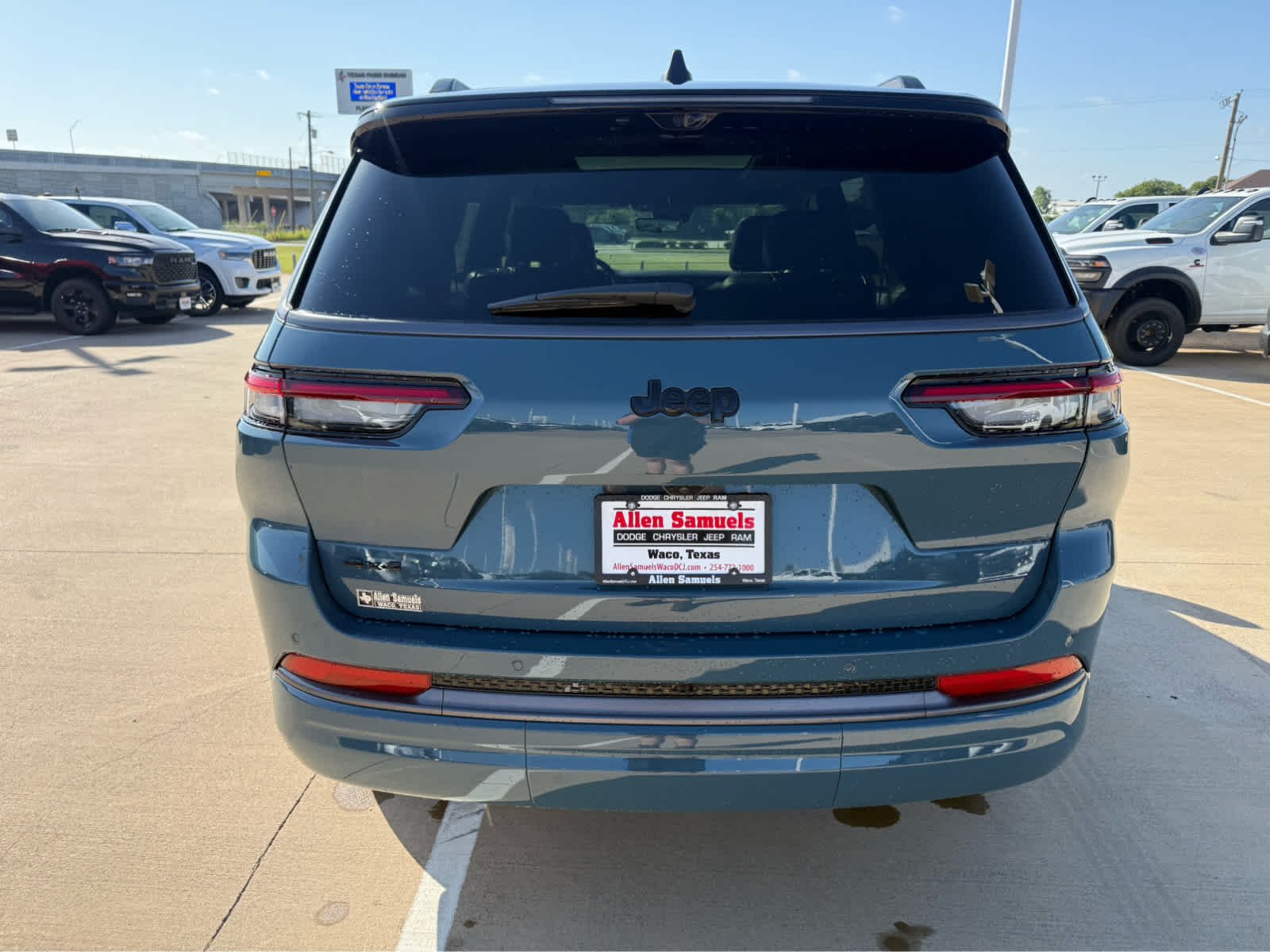 New 2026 Steel Blue Exterior Paint Jeep Limited Reserve image 7