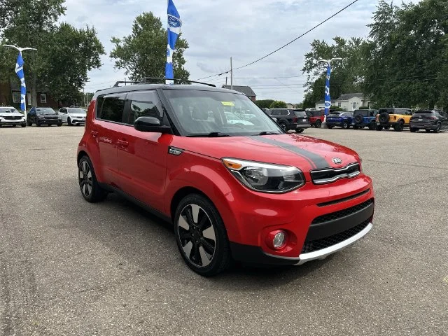 Used 2018 Red Kia Plus image 11