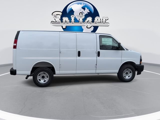 New 2026 Summit White Chevrolet WT image 10