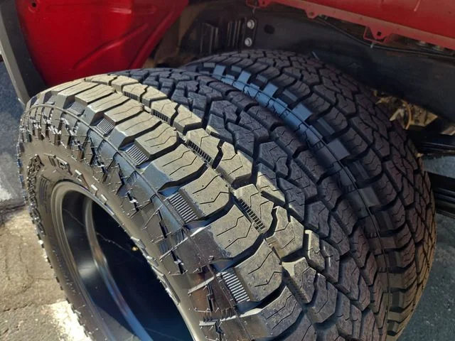 Used 2022 Red GMC SLT image 33