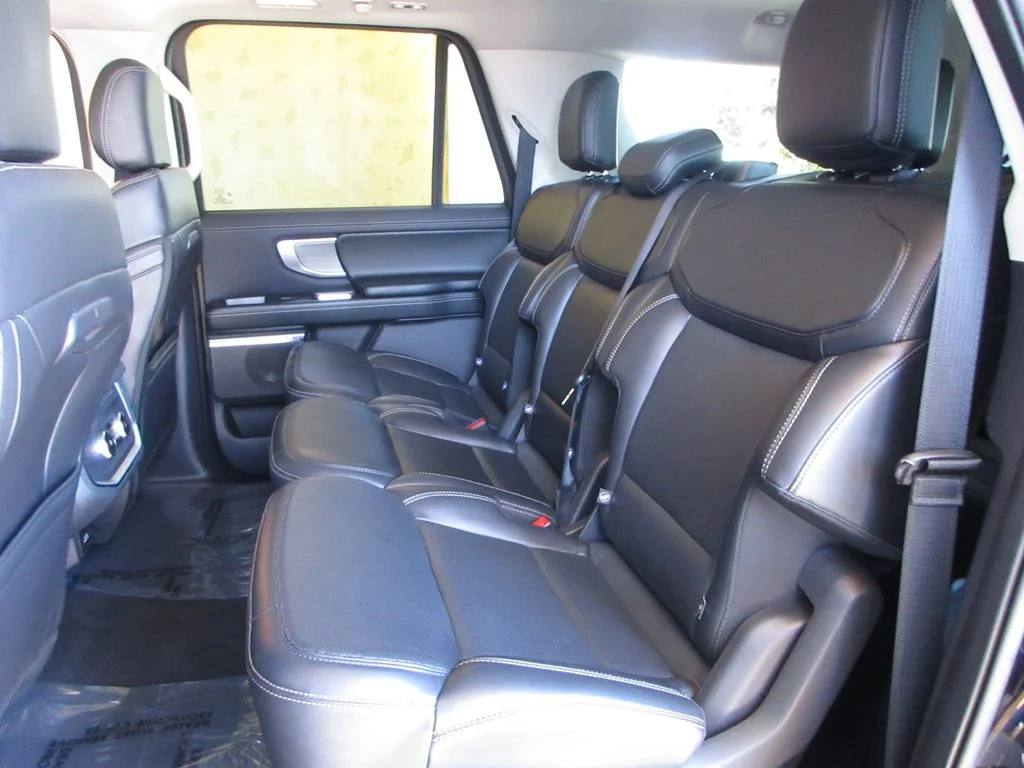 Used 2025 Black Metallic Ford Platinum image 23